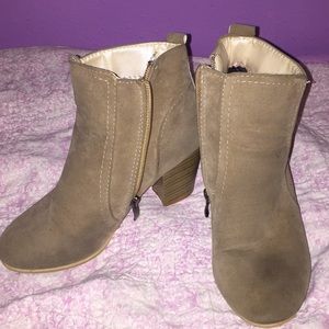 *TAN HEELED BOOTS** SO CUTE YOU HAVE TO BUY